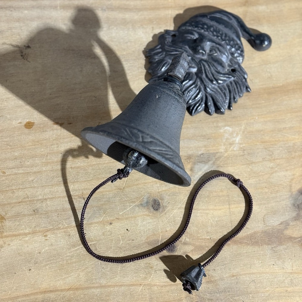 Vintage Cast Iron Dinner Bell Santa Wall Hanging Indoor/Outdoor Porch Ringer
